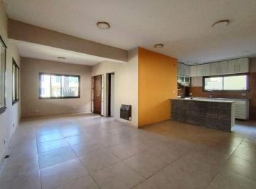 Casa · 191m² · 6 Ambientes · 2 Cocheras · Venta Casa 3 Dorm + Estudio, Valle del Golf