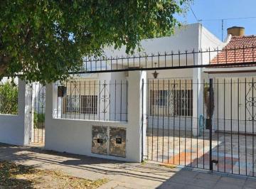 Casa · 184m² · 4 Ambientes · 2 Cocheras · Casa en Venta Temperley - Lomas de Zamora Permuta