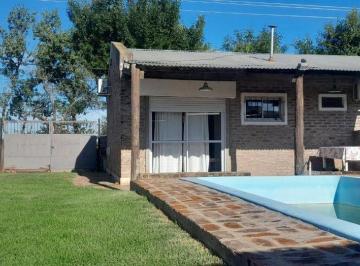 Casa · 102m² · 6 Ambientes · 1 Cochera · Casa en Venta en Pergamino con Pileta