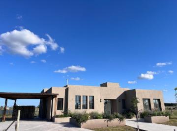 Casa · 196m² · 6 Ambientes · 2 Cocheras · Casa en Venta en Pergamino a Estrenar