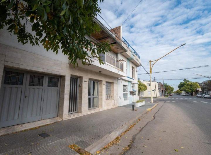 Oportunidad en Barrio Roma: Casa, Depto y Local. Santa Fe - Zonaprop