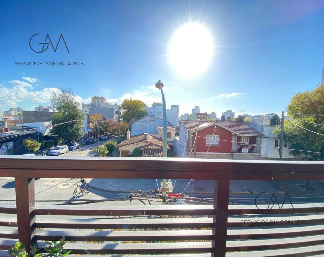 Amplio departamento en venta en Chauvín, 290m², 5 amb, 3 dorm, 2 baños, cochera