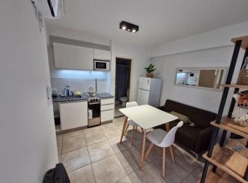 Departamento en Alquiler Pichincha · Monoambiente con Patio Amoblado en Pichincha