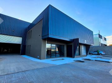Bodega-Galpón · 530m² · 4 Ambientes · Alquila: Naves Industriales + Salon Comercial C/oficinas