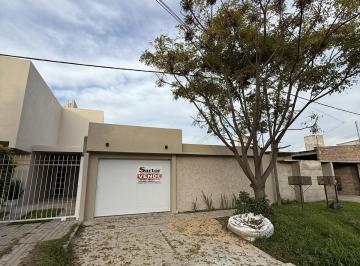 Casa · 82m² · 3 Ambientes · 1 Cochera · Casa Nueva y Moderna. Lista Para Mudarte. Reconquista