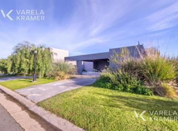 Casa · 118m² · 4 Ambientes · 2 Cocheras · Casa en Venta Barrio San Sebastián