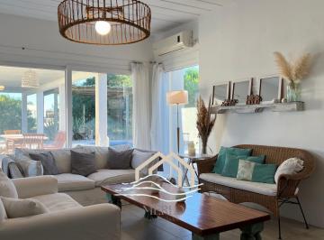 Casa · 131m² · 4 Ambientes · 3 Cocheras · Casa en Venta en Costa Esmeralda