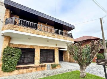 Casa · 214m² · 4 Ambientes · 2 Cocheras · Casa en Venta - 3 Dorm. 3 Baños - Mar del Plata