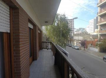 PH de 3 ambientes, Mar del Plata · P. H. 3 Ambientes a La Calle con Balcón, Patio y Quincho