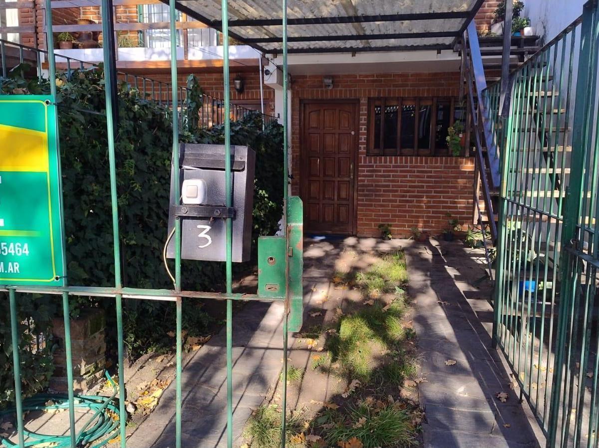 Hermoso PH de 3 amb, 48m² con parque y cochera — Parque Luro