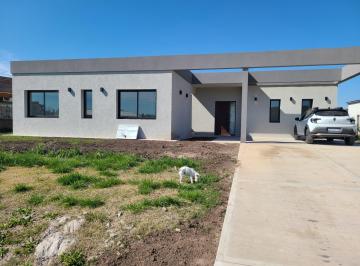 Casa · 168m² · 5 Ambientes · 2 Cocheras · Venta Casa a Estrenar en Medal Country Club