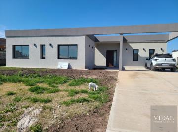 Casa · 168m² · 5 Ambientes · 2 Cocheras · Venta Casa a Estrenar en Medal Country Club