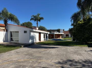 Casa · 400m² · 5 Ambientes · 4 Cocheras · Propiedad en Alquiler / Arguello.