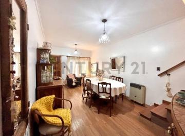 Casa · 102m² · 3 Ambientes · 1 Cochera · Venta Duplex 3 Ambientes Munro, Cochera y Playroom, Apto Credito.