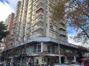 Departamento de 4 ambientes, San Isidro · Martínez: Excelente Depto de 3 Dorm, con Baulera y Vista Al Río. Muy Luminoso