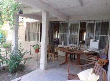 Casa · 200m² · 5 Ambientes · 2 Cocheras · Venta de Casa en Lunlunta, Maipú