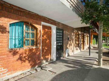 Casa · 240m² · 7 Ambientes · Venta de Complejo Para Renta en Neuquén