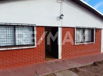 Casa · 136m² · 4 Ambientes · 1 Cochera · Venta Casa 3 Dorm. Av Olascoaga Cutral Co