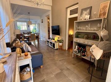 PH · 90m² · 4 Ambientes · PH en Venta con Ingreso Independiente.