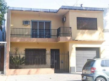 Casa · 200m² · 4 Ambientes · 3 Cocheras · Casa Lote Propio 4 Amb con Dependencia Reciclada
