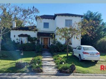Casa · 120m² · 4 Ambientes · 2 Cocheras · Casa en Venta en San Marco en Dos Plantas