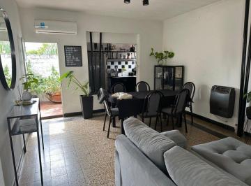 PH · 220m² · 6 Ambientes · Pasillo No PH de 3 Dormis con Galpon en Pb