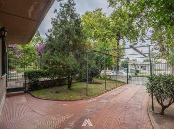 Casa · 77m² · 4 Ambientes · 1 Cochera · Casa 3 Dorm, 2 Baños, Cochera y Patio a Actualizar