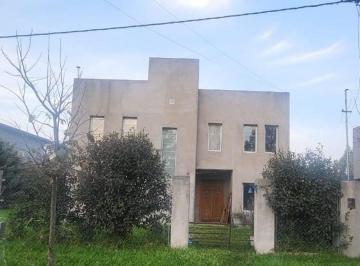Casa · 173m² · 7 Ambientes · 1 Cochera · Venta Amplia Casa Barrio Morro de Funes! Permutas