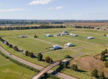 Terreno · 800m² · Terreno en Venta en Los Pasos del Jockey - Fisherton