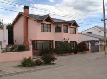Casa · 250m² · 4 Ambientes · 1 Cochera · Casa - Esquel