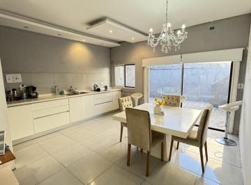 PH · 76m² · 3 Ambientes · PH 3 Amb. en Venta en Lanus