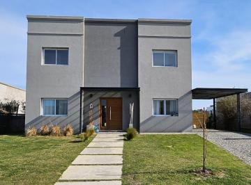 Casa · 140m² · 5 Ambientes · 3 Cocheras · Casa en Venta, 5 Ambientes, San Sebastián No Apto Credito