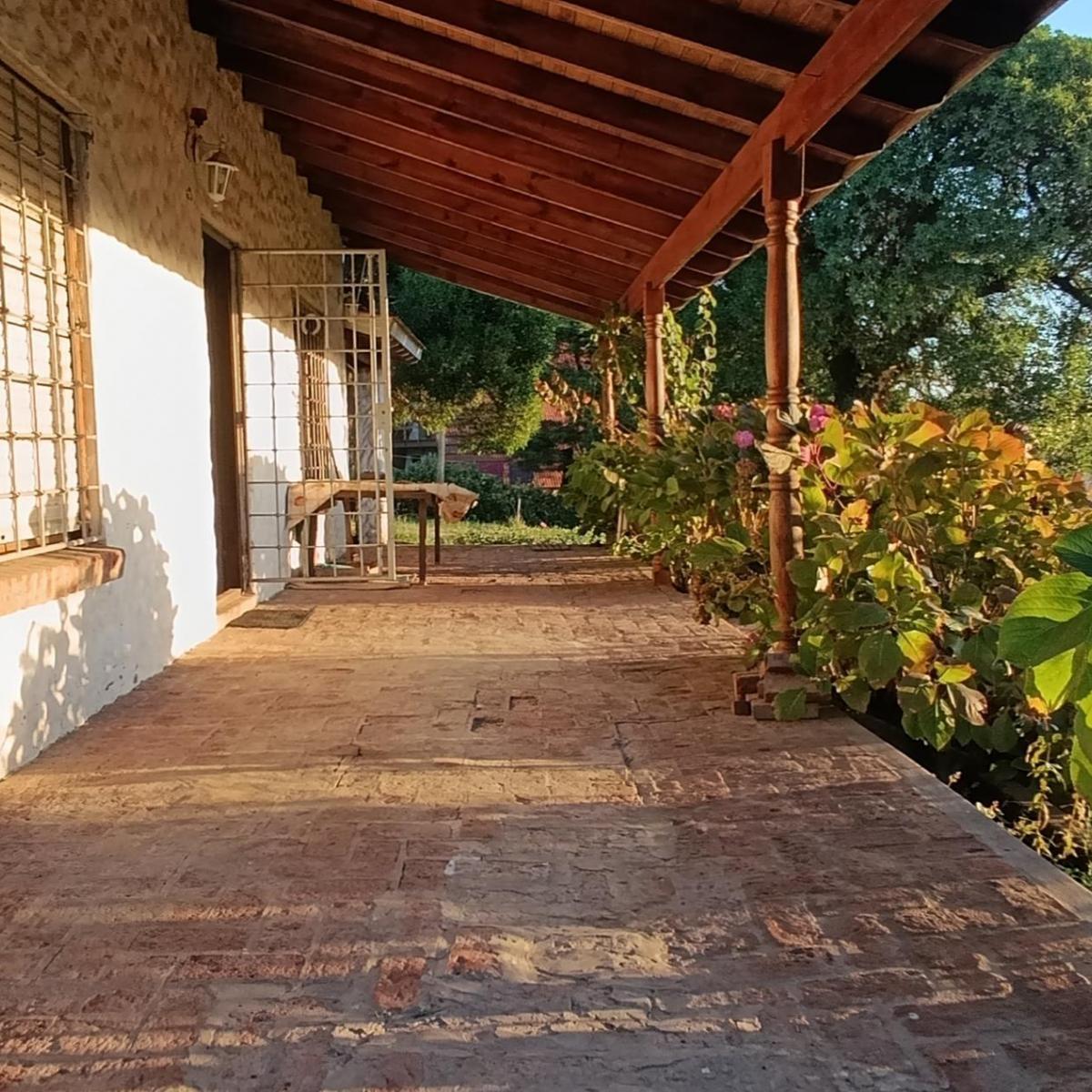 Casa en barrio Playa Chapadmalal, 3 dorm, 893m² con parque y cochera
