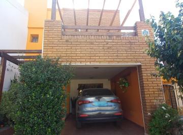 Casa · 166m² · 8 Ambientes · 1 Cochera · Casa en Venta con Monocomercial B° Parque Capital