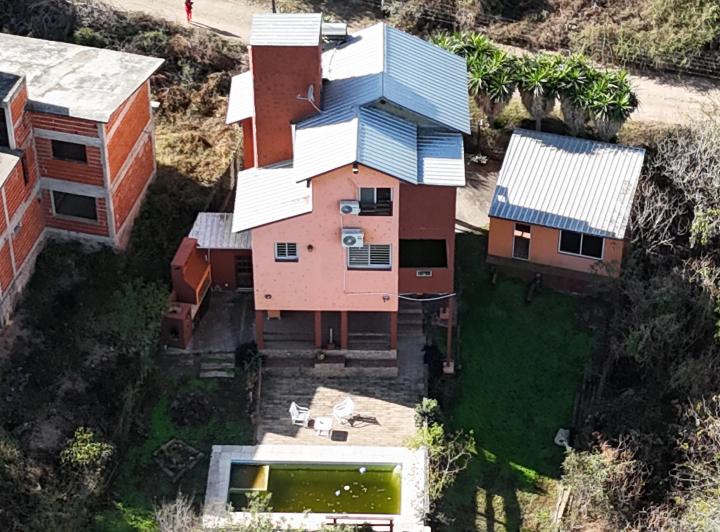 Casa · 212m² · 6 Ambientes · 1 Cochera