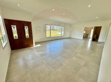 Casa · 151m² · 5 Ambientes · 1 Cochera · Venta Casa 5 Amb con Jardin, Exaltación B. Cerrado