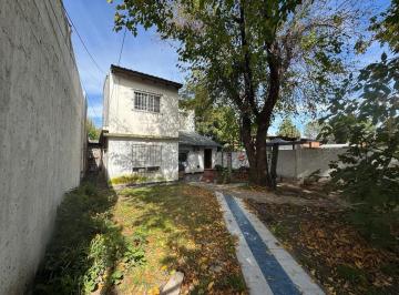 Casa · 96m² · 4 Ambientes · 2 Cocheras · Casa en Venta 4 Ambientes con Patio Apta Credito