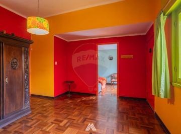 Casa · 178m² · 6 Ambientes · 1 Cochera · Casa de 4 Dorm., Barbacoa en Parque Batlle