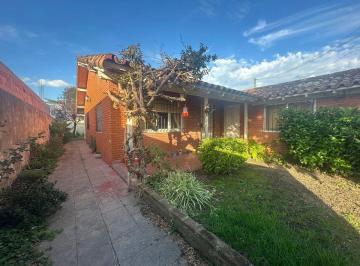 Casa · 97m² · 4 Ambientes · Venta de Casa 4 Ambientes a Reciclar