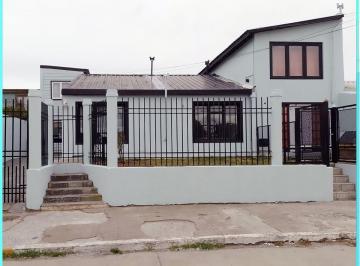 Casa · 300m² · 8 Ambientes · 1 Cochera · Amplia Casa + 2 Departamentos
