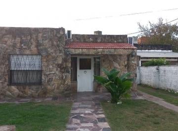 Casa · 100m² · 3 Ambientes · 3 Cocheras · Casa en Venta Malvinas Argentinas Adrogué