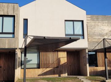 Casa de 8 ambientes, Córdoba · Duplex Caserio Housing