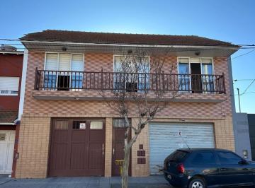 PH · 236m² · 7 Ambientes · 3 Cocheras · PH en Venta 4 Amb con Cochera Para 3 Autos Mas Depto de 2 Ambientes con Parque.