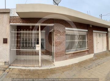 Oficina comercial · 110m² · 5 Ambientes · 1 Cochera · Casa - Confluencia