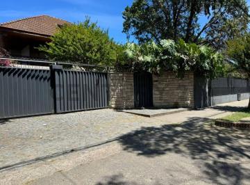 Casa · 490m² · 8 Ambientes · 3 Cocheras · Casa en Venta en Florencio Varela