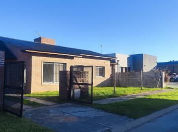 Casa · 90m² · 6 Ambientes · 1 Cochera · Alquiler Casa Funes 3 Dorm. Jardin Cantegril