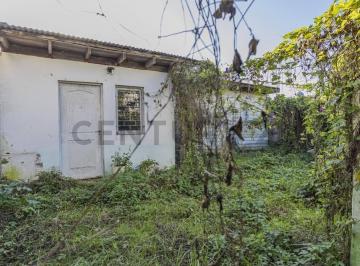 Casa · 76m² · 4 Ambientes · 1 Cochera · Casa en Venta a Reciclar o Demoler en José Hernández