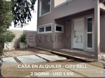 Casa · 90m² · 3 Ambientes · 2 Cocheras · Alquiler Casa en City Bell, 2 Dorm.