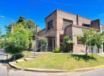 Casa · 200m² · 4 Ambientes · 2 Cocheras · Venta de Casa 4 Ambientes - Ituzaingo Norte