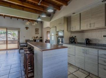 PH · 130m² · 5 Ambientes · Venta - Ph - Amplio - 5 Ambientes - Pileta - Parrilla - Galeria